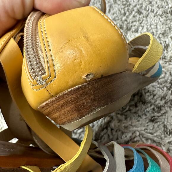 Nine West Calypso Gladiator Strappy Sandals 7.5 Rainbow Stripe Faux Leather - Picture 7 of 9